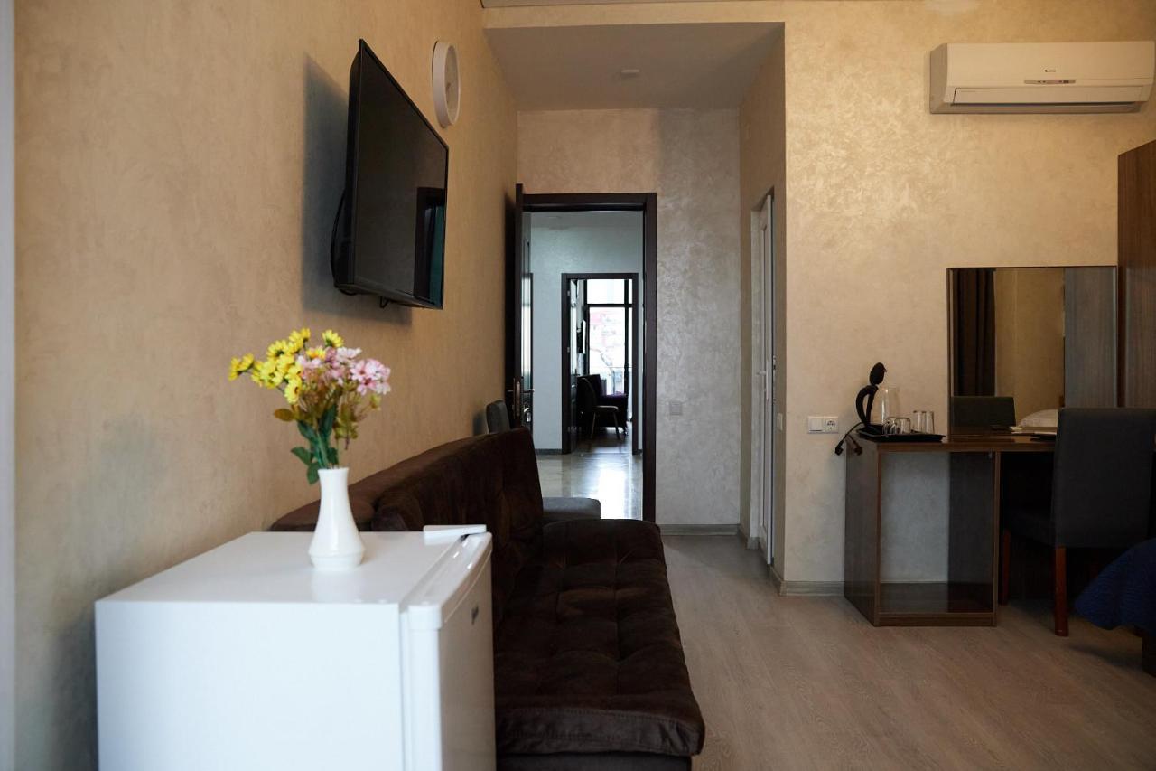 Hotel Lord Batoumi Extérieur photo