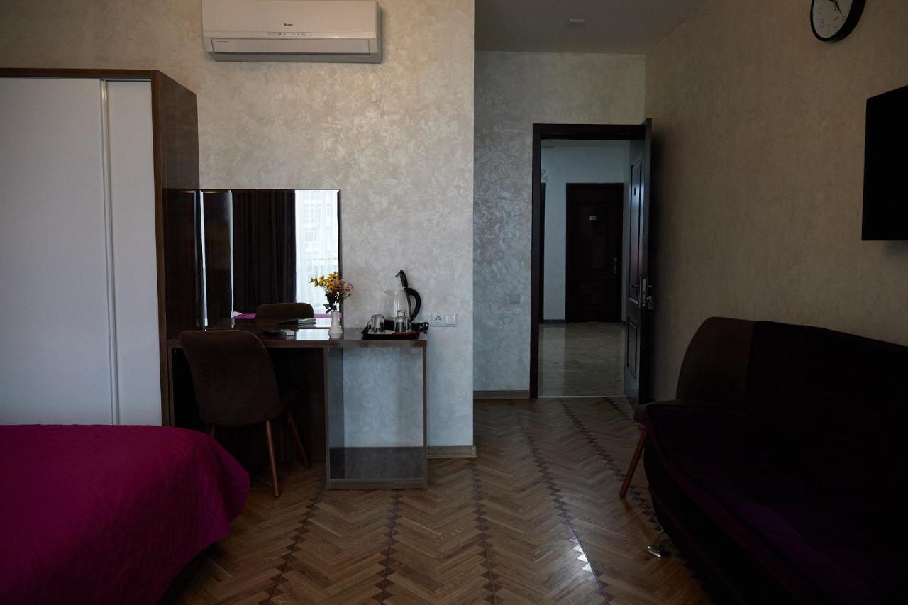 Hotel Lord Batoumi Extérieur photo