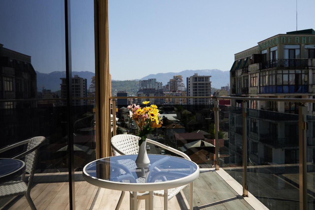 Hotel Lord Batoumi Extérieur photo
